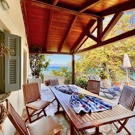 Beachfront House By Dadovillas Vilă